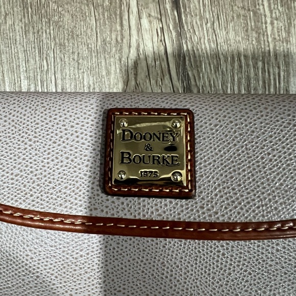 Dooney & Bourke Continental clutch EUC - Picture 3 of 5